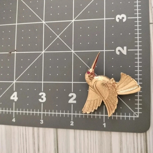 Gold Tone Fashion Hummingbird Red Rhinestone Accent Brooch Pin 1 3/4" - Picture 4 of 4